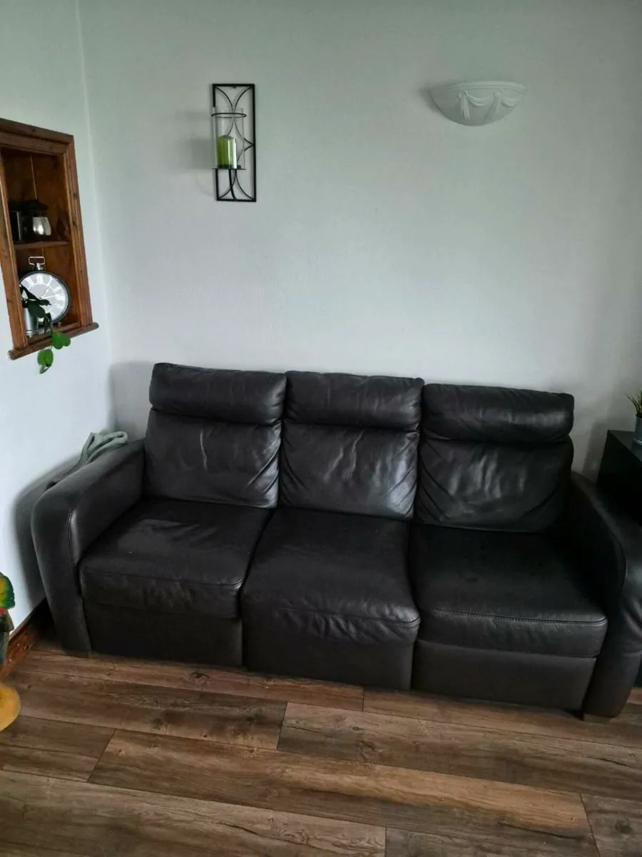 Leather suite 3 1 1 recliners - Image 1