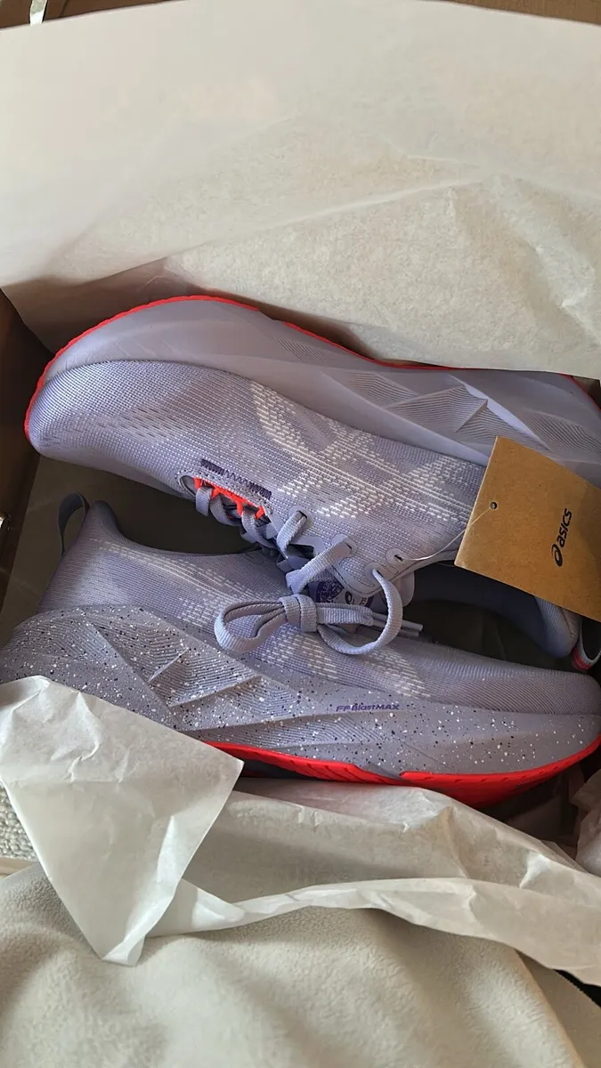 ASICS Novablast 5 Tokyo Women - Image 1