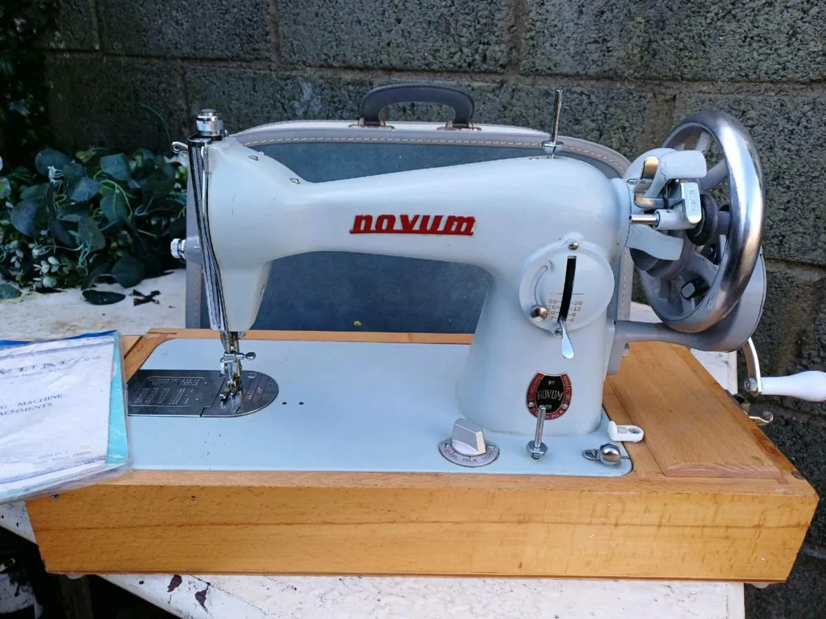 1960s Novum Manual Sewing Machine - Image 1