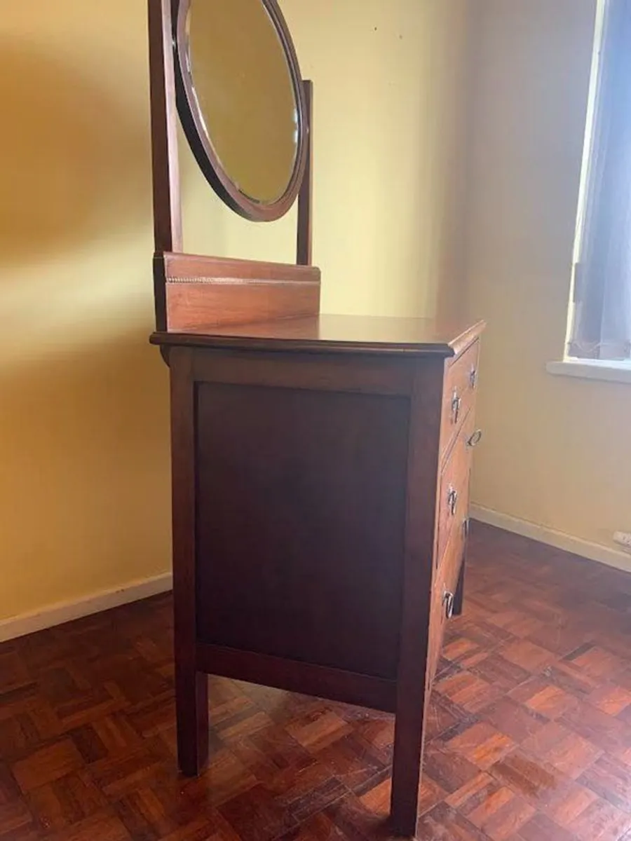 Vintage dresser /drawers with mirror - Image 3