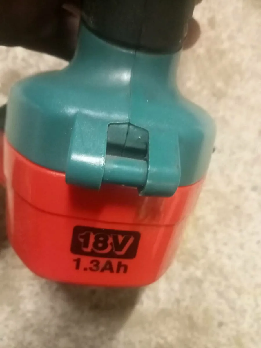 Two mikitta battery screw guns - Image 4