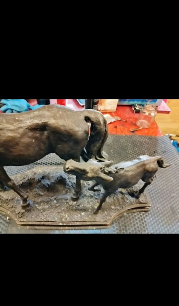 Bronze statue - Image 3