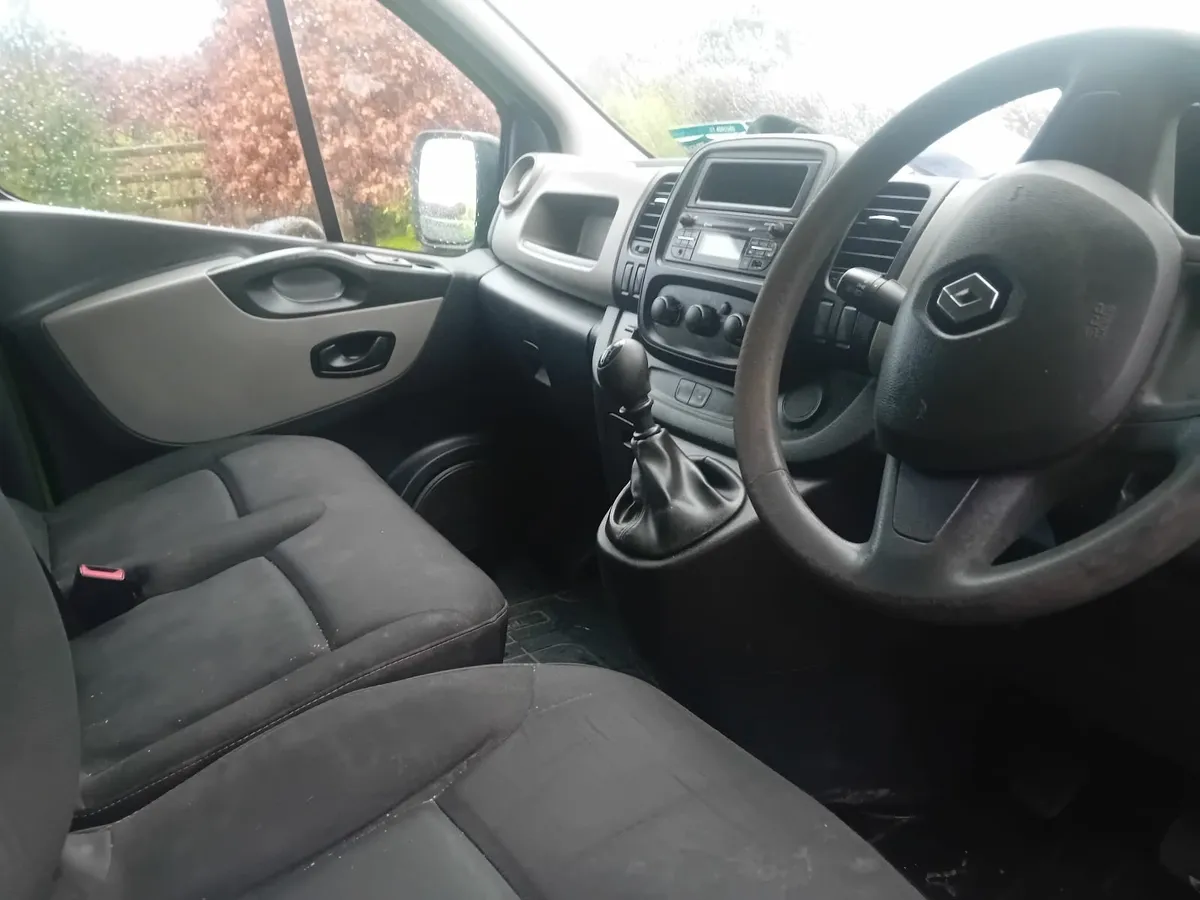 Renault Trafic 2015 - Image 2