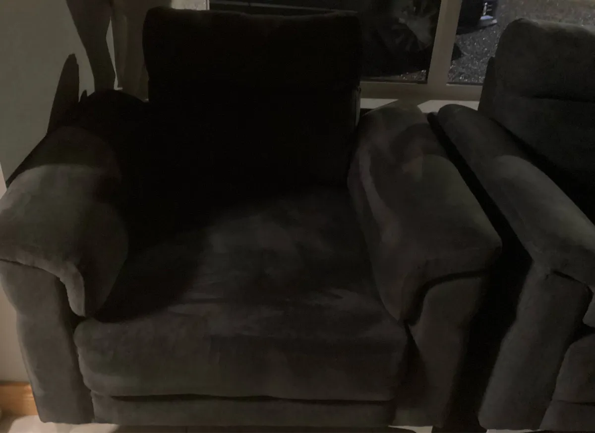 2 seater suite - Image 1