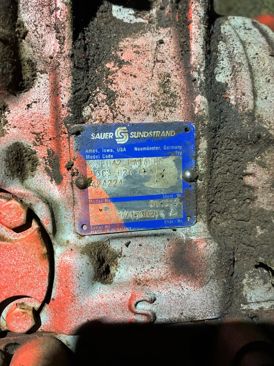 Sauer danfoss hydraulic pump - Image 2