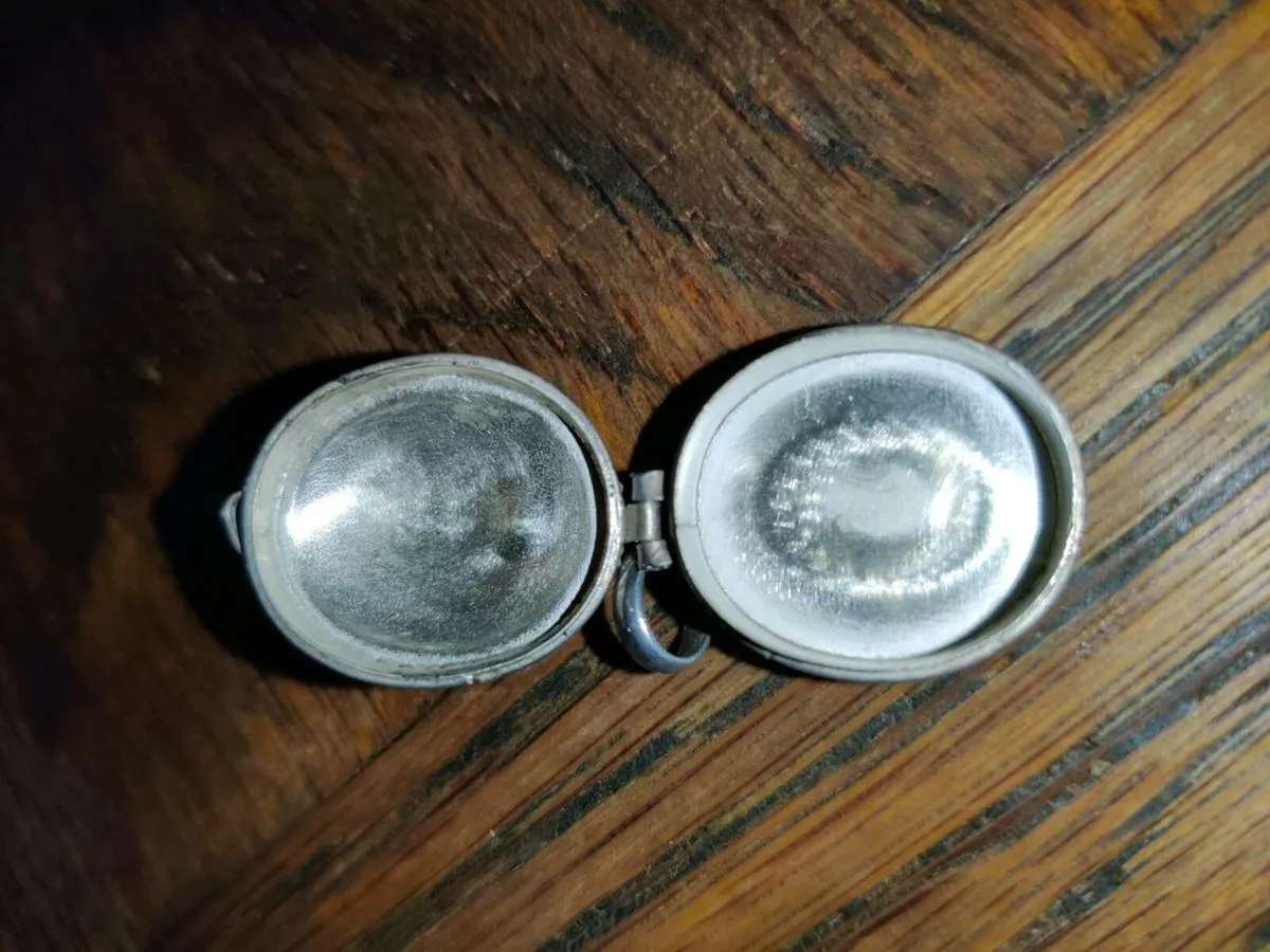 CHUNKY AMETHYST OVAL, 925 Silver Pill Box Pendant - Image 3