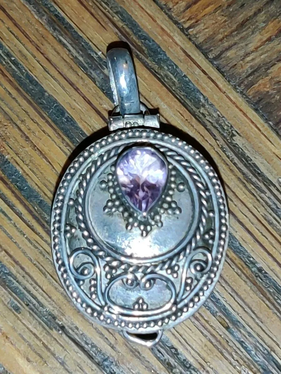 CHUNKY AMETHYST OVAL, 925 Silver Pill Box Pendant - Image 1
