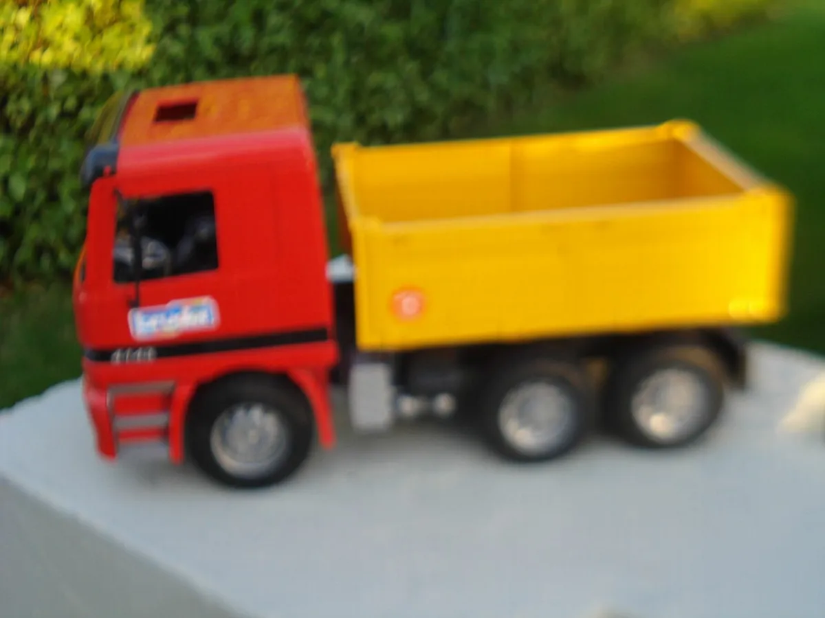 LARGE BRUDER MERCEDES ACTROS 4143 TIPPER. 1/16 . - Image 4
