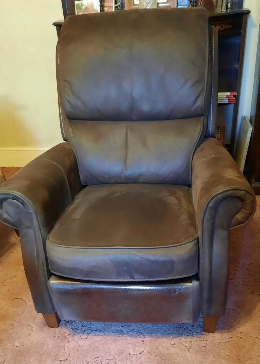 Recliner chair - Image 1