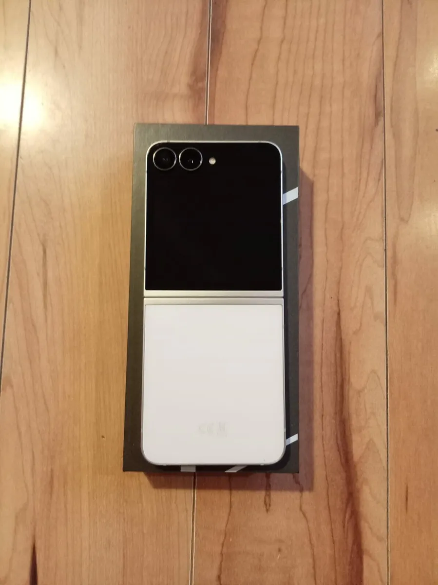 Samsung galaxy Z flip 7FE - Image 2