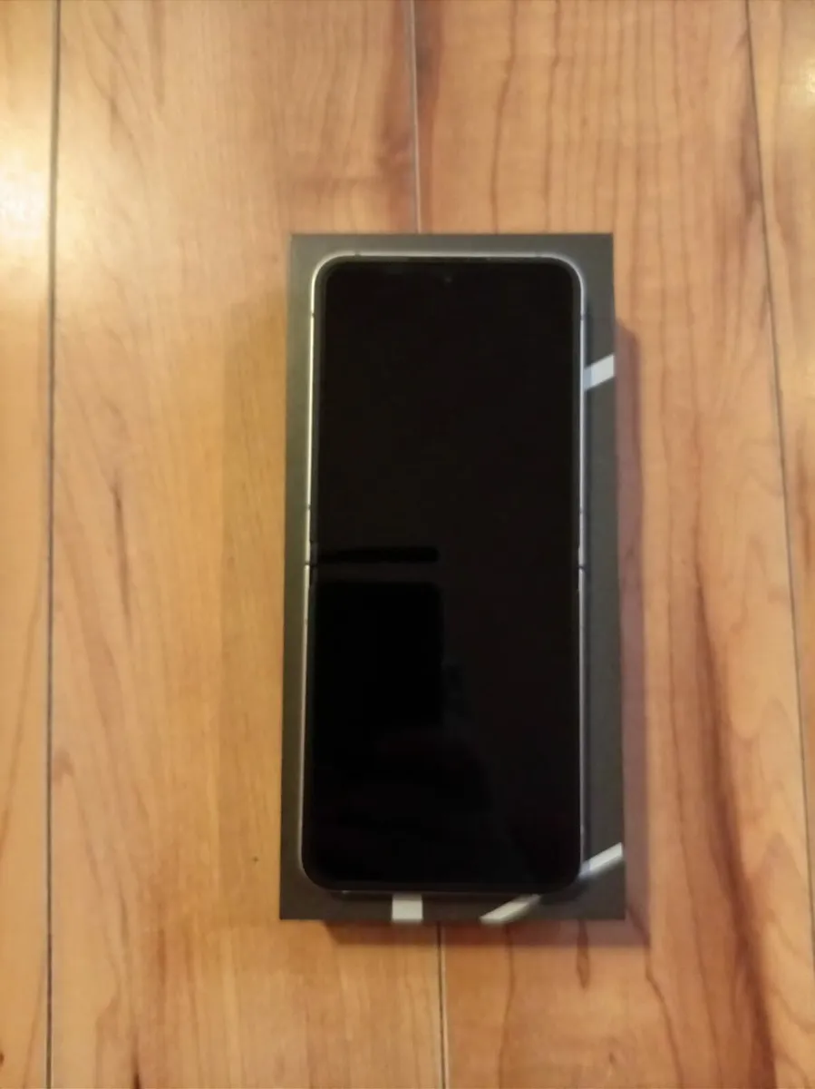 Samsung galaxy Z flip 7FE - Image 3