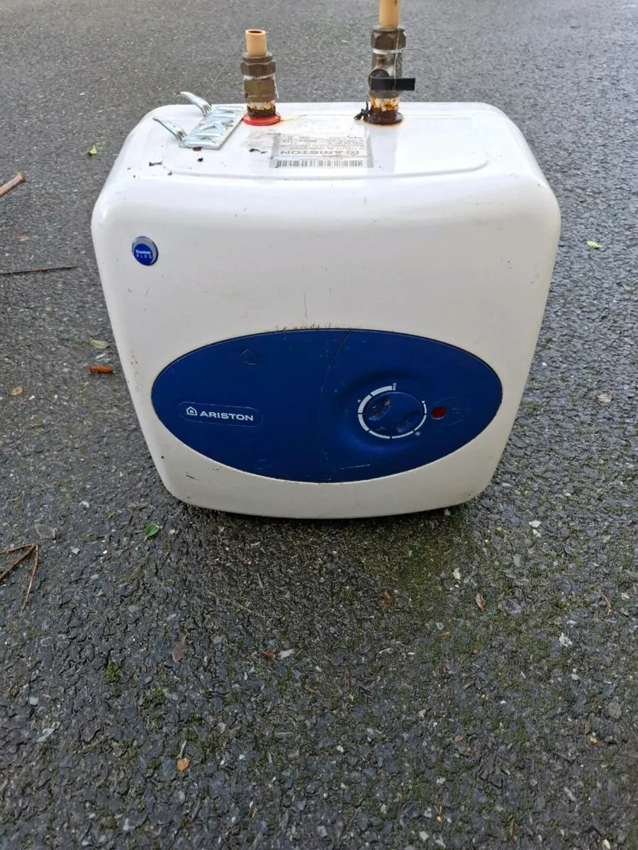 Water heater & corner sink - Image 1