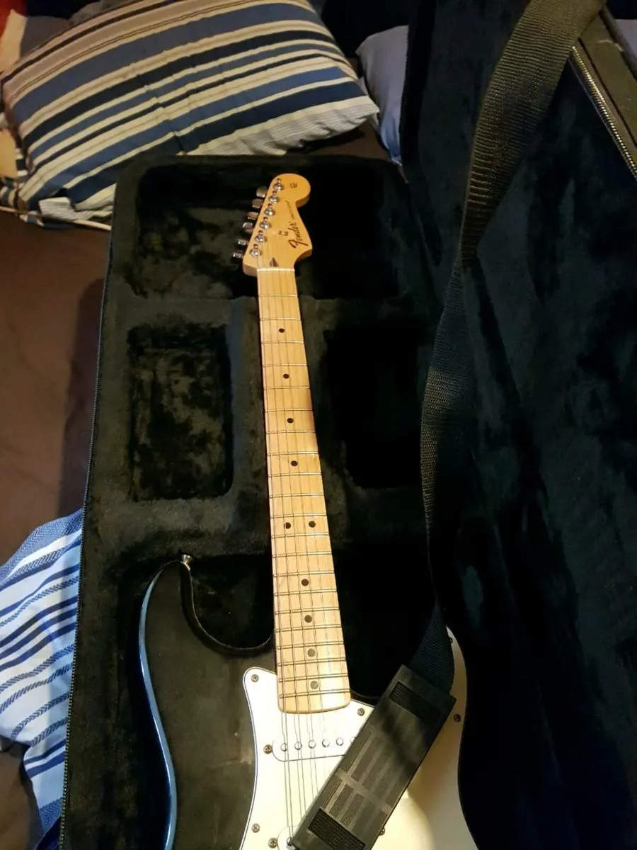 Fender stratocaster mim - Image 1