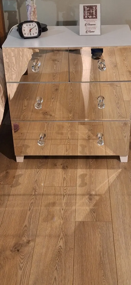 Mirrored beside locker - Image 2