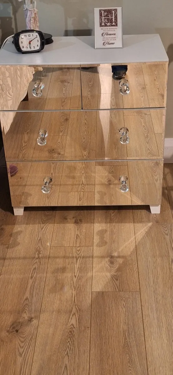 Mirrored beside locker - Image 1