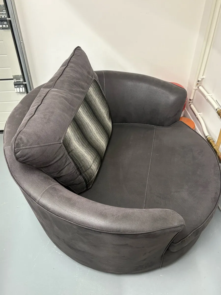 Swivel Chair - Image 1