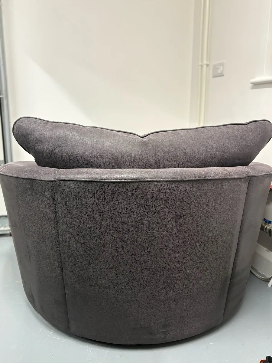 Swivel Chair - Image 2