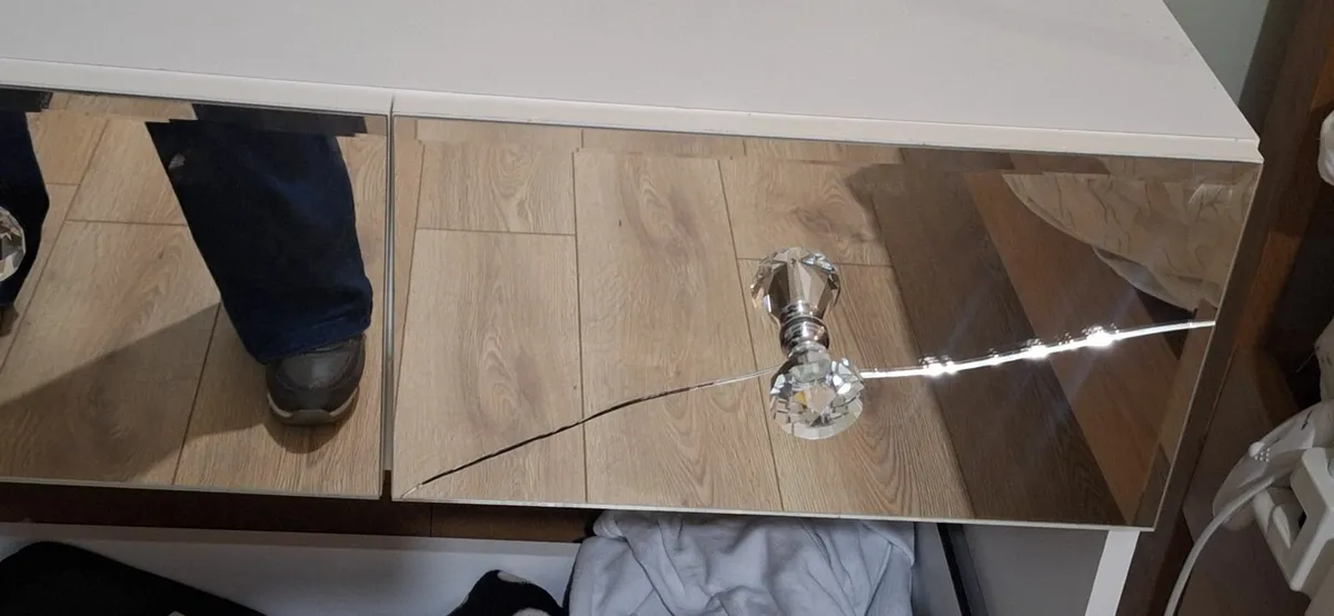 Mirrored beside locker - Image 3