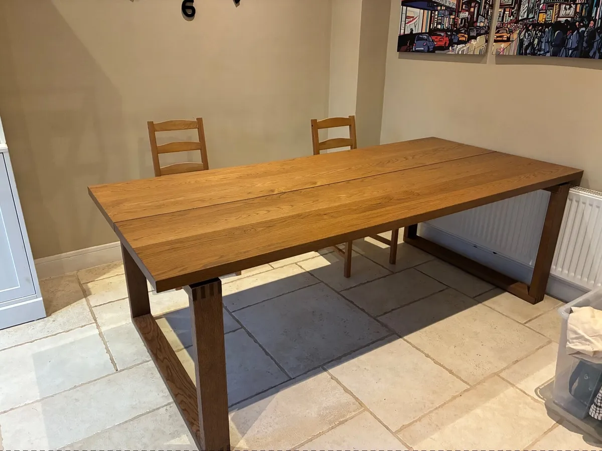Dining room table - Image 1