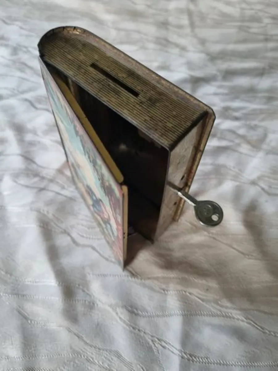Treasure Island, tin money box - Image 3