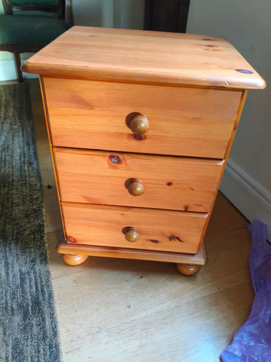 New pine locker,had 2 only need 1 ,30 Euro - Image 3