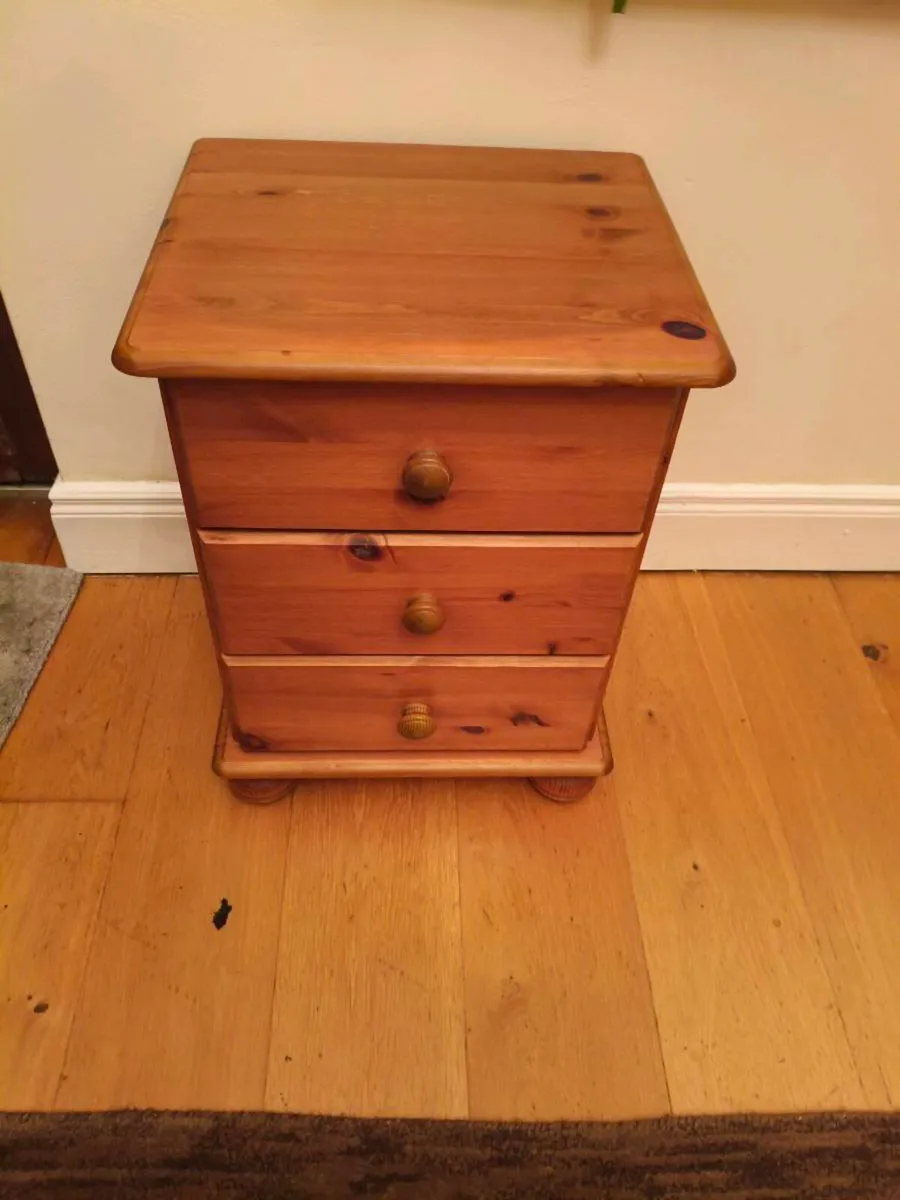 New pine locker,had 2 only need 1 ,30 Euro - Image 1