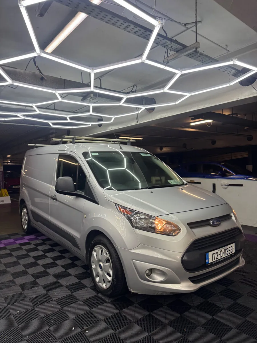 172 Ford Transit Connect  1.5d LWB 3 SEATER - Image 2