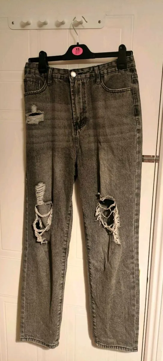 Distressed Gray Jeans – Size L - Image 1