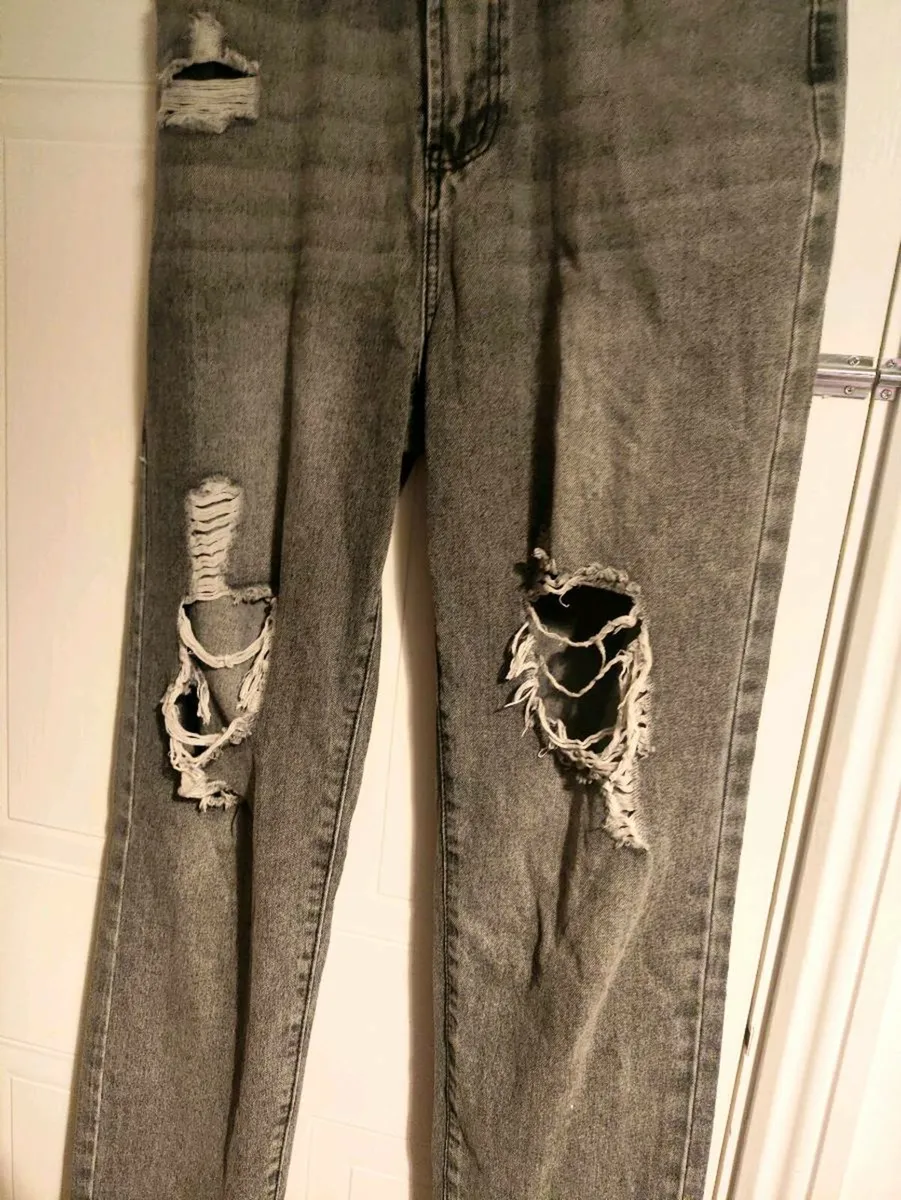 Distressed Gray Jeans – Size L - Image 2