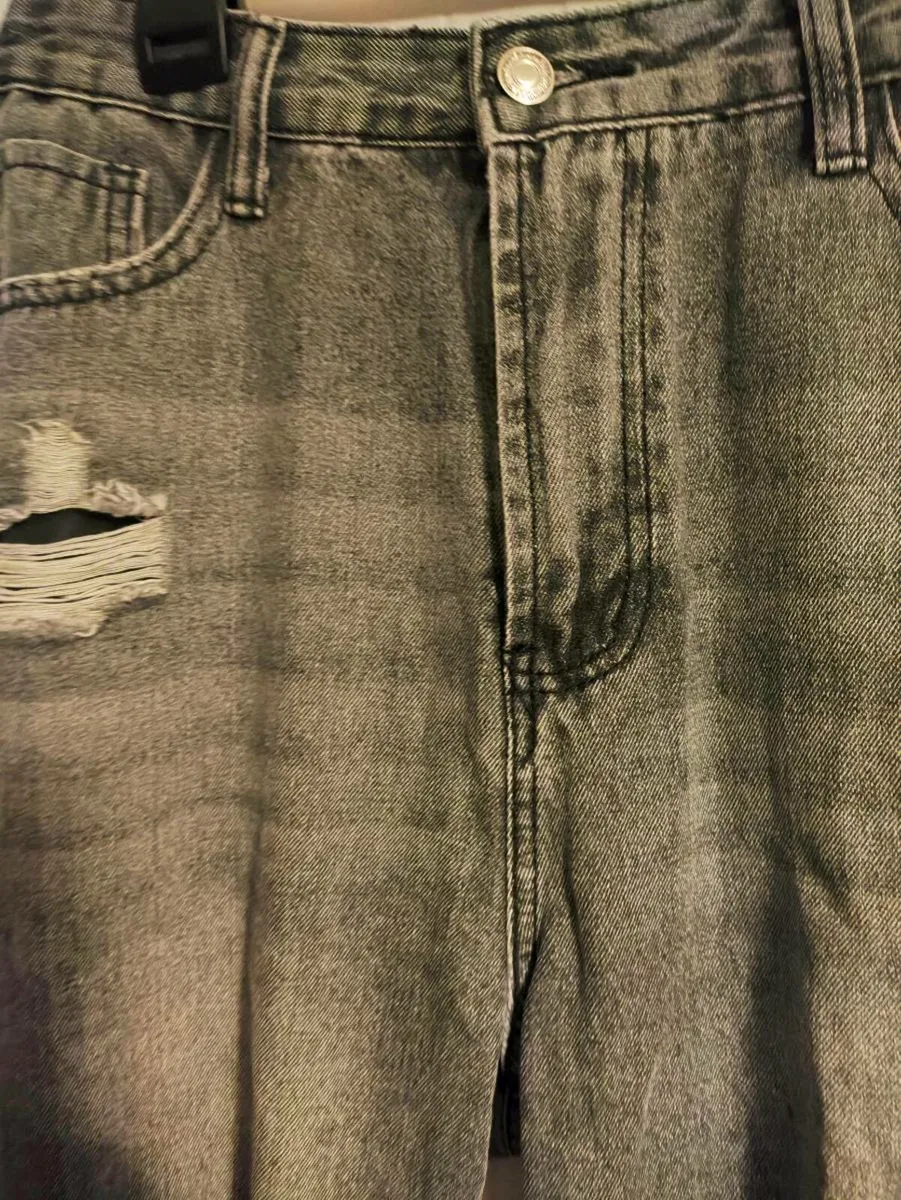 Distressed Gray Jeans – Size L - Image 4