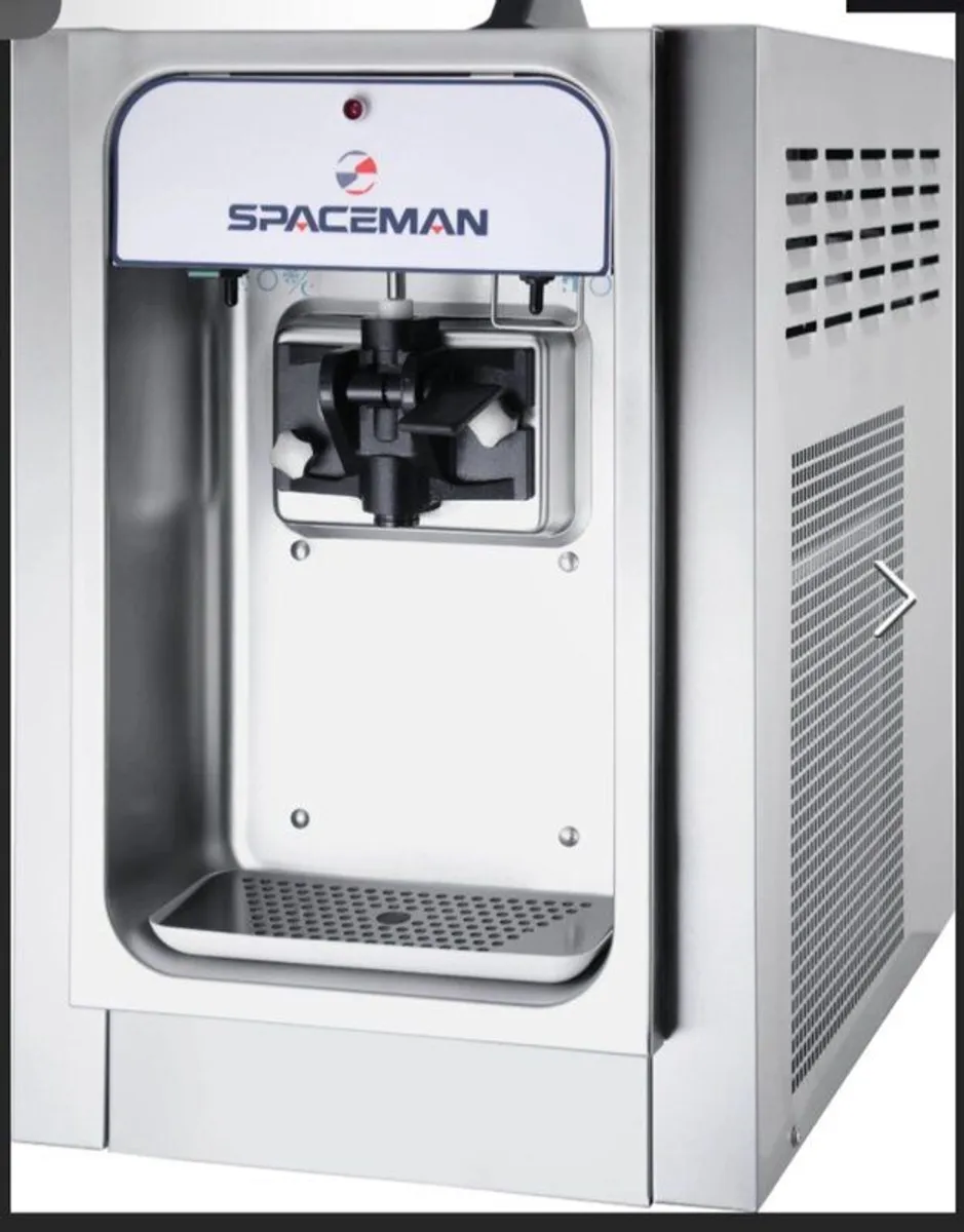 Soft serve ice cream machine