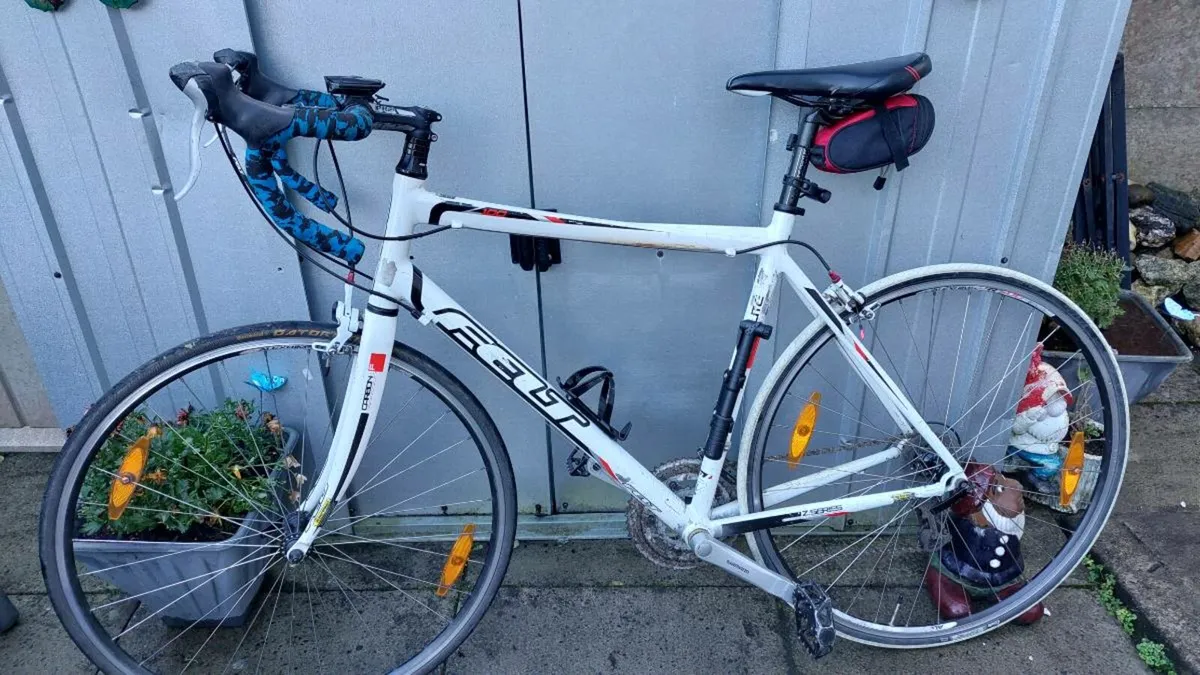 Felt Z100 Road Bike with Accessories - Image 2