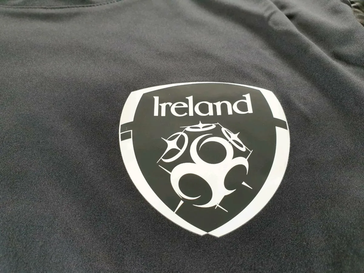 Ireland Football Goalkeeper Jersey 2017 to 2018 - Image 3
