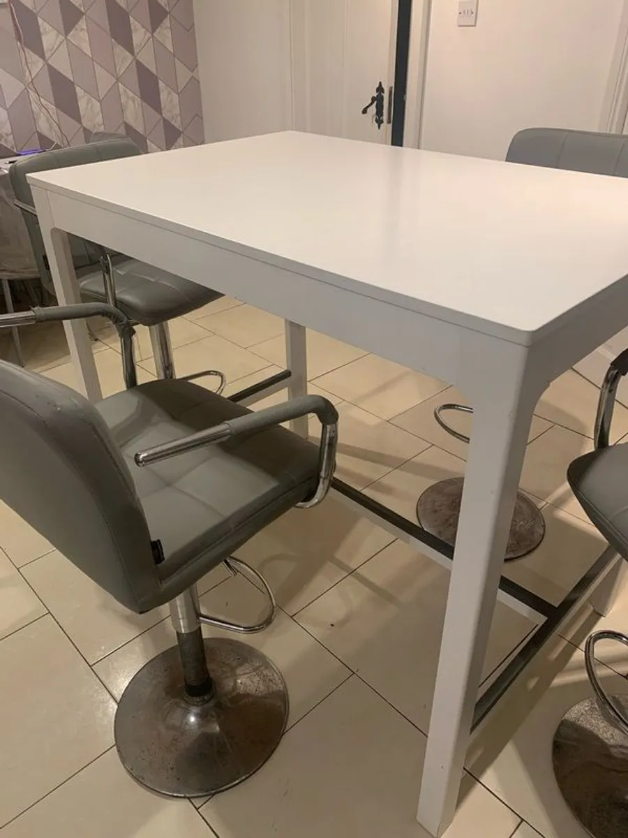 Kitchen island and stools from ikea like new - Image 1