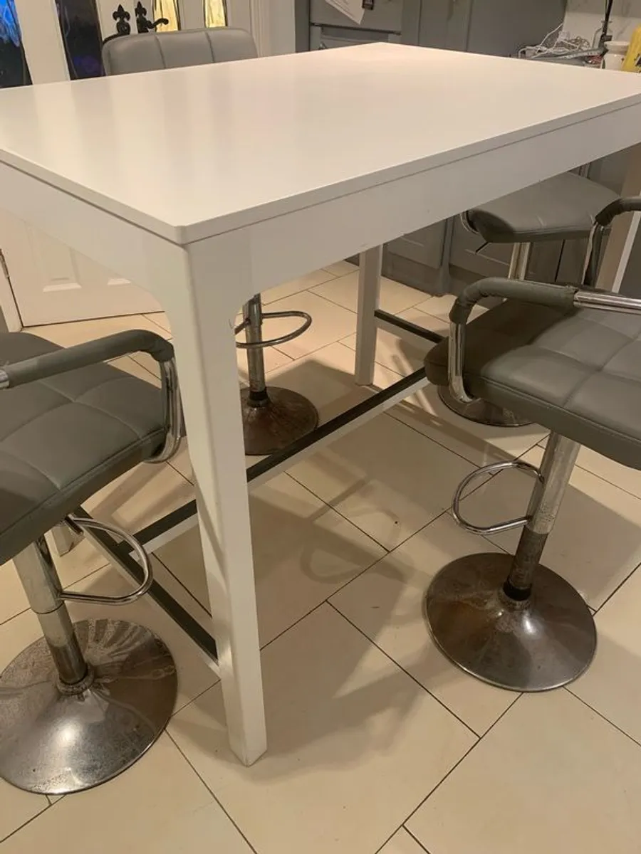 Kitchen island and stools from ikea like new - Image 2