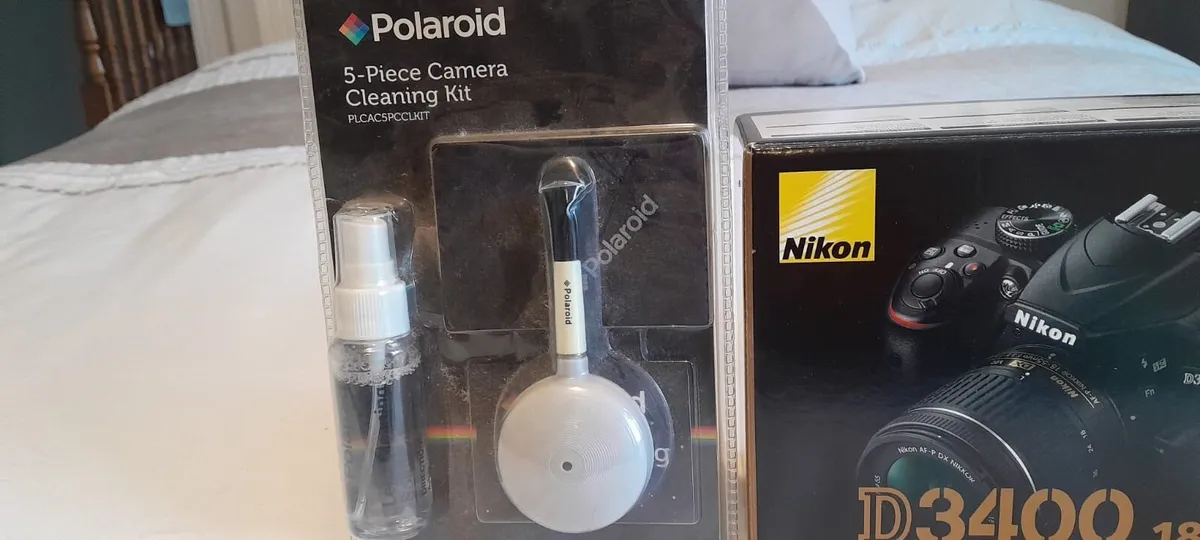 Never used Nikon D3400 with bag and cleaning kit - Image 4