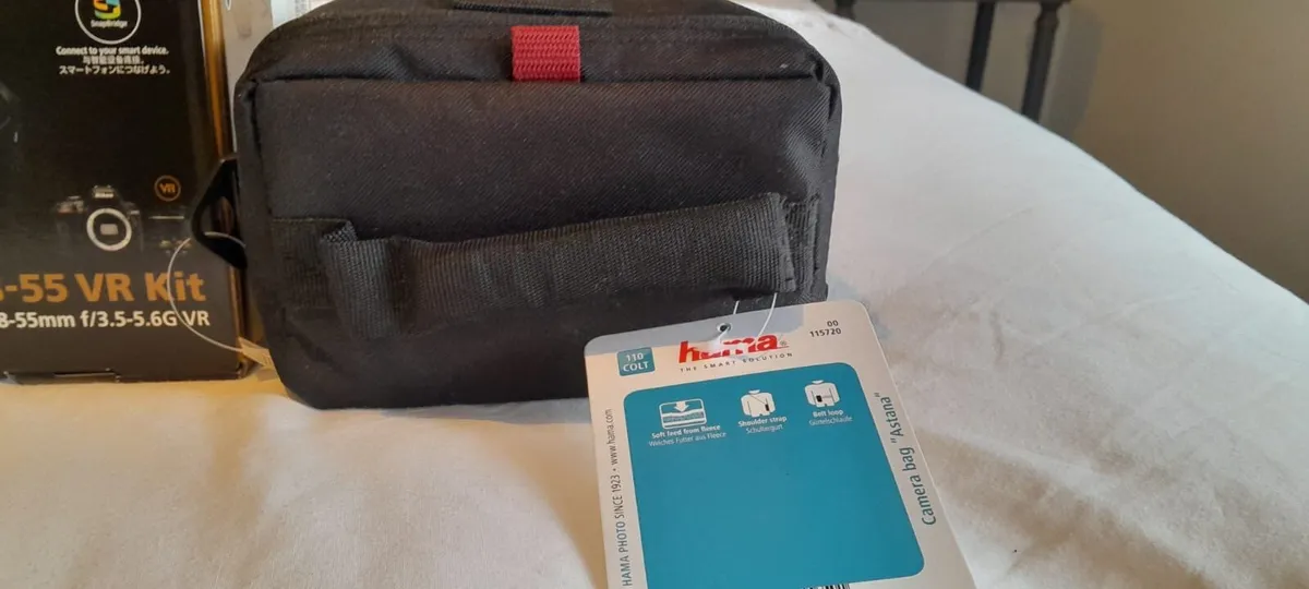 Never used Nikon D3400 with bag and cleaning kit - Image 3