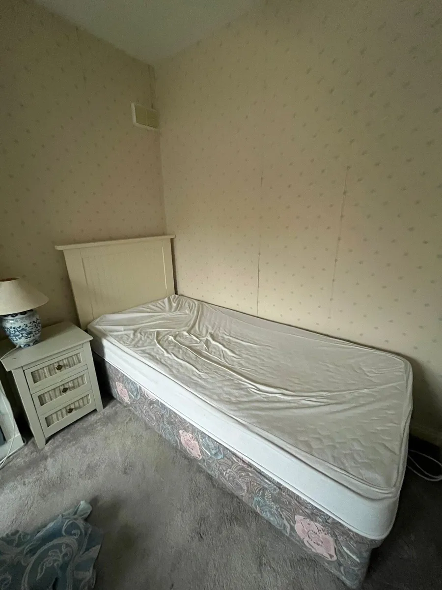 Single bed - Image 2