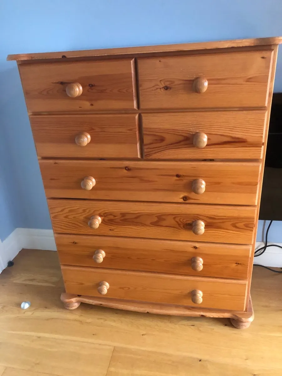 Chest of drawers