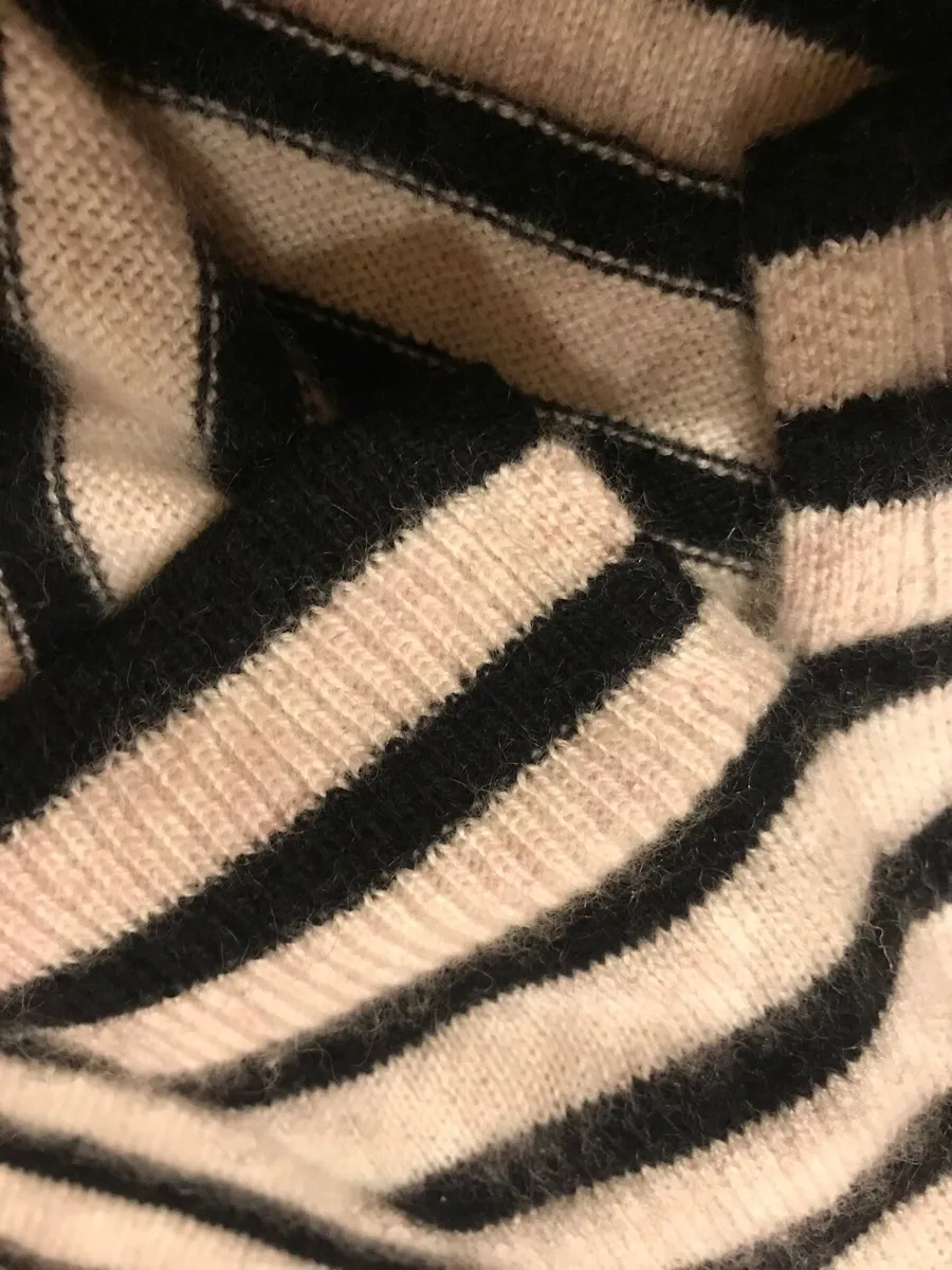 Carolyn Donnelly jumper - Image 4