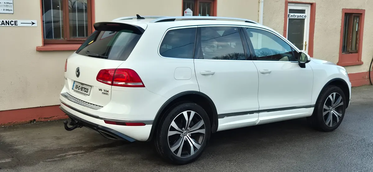 Vw Touareg 3l R-Line 258bhp Auto Crew Cab Plus Vat - Image 4