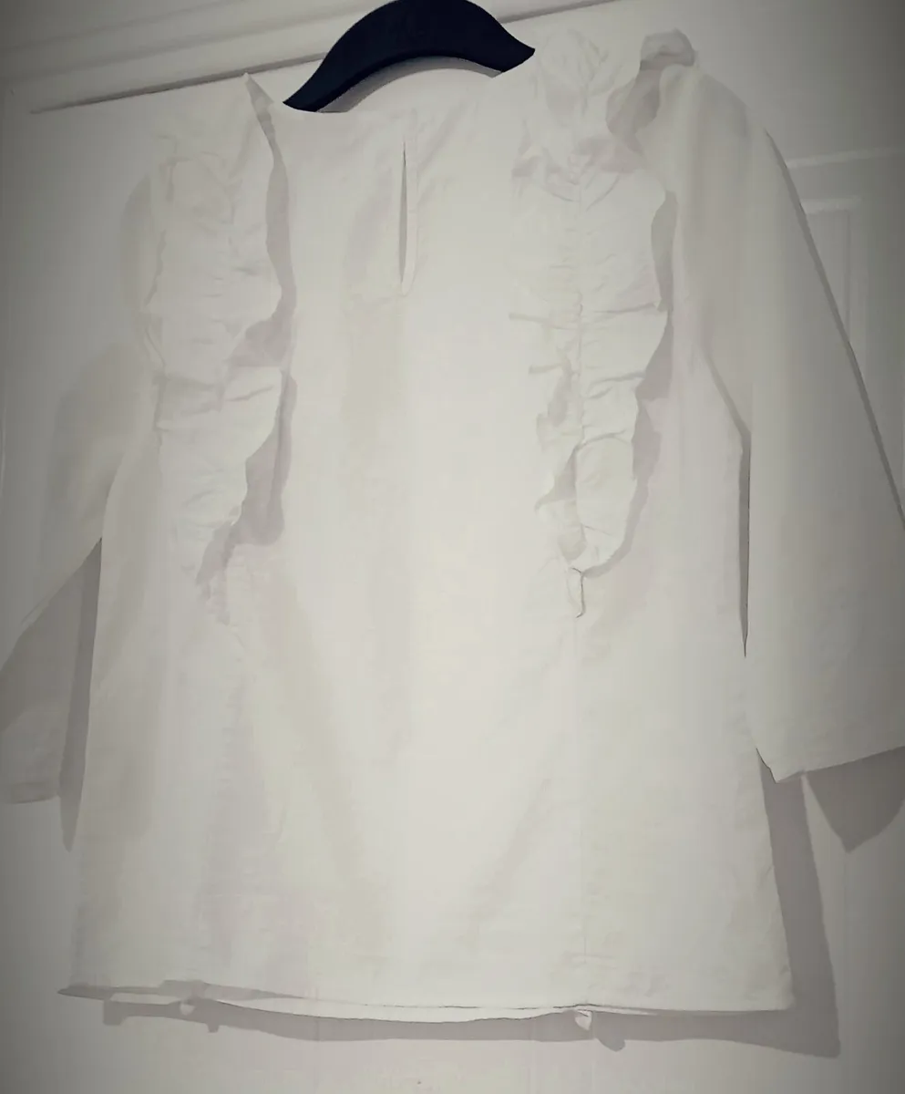 Ladies Cotton Blouse 8/10 - Image 1