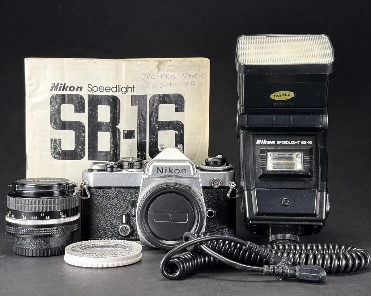 Nikon FE camera kit - Image 1