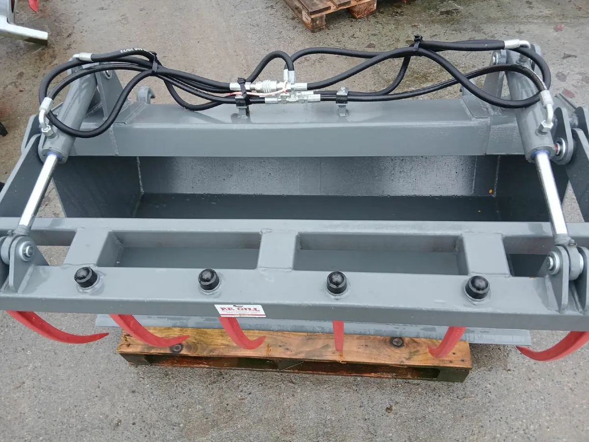 NEW BUCKETS c/w GRABS - Image 3