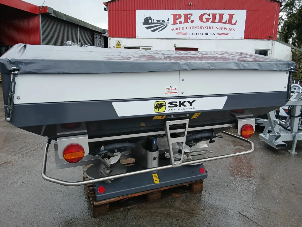 NEW SKY Agricultural Fert Spreader - Image 3