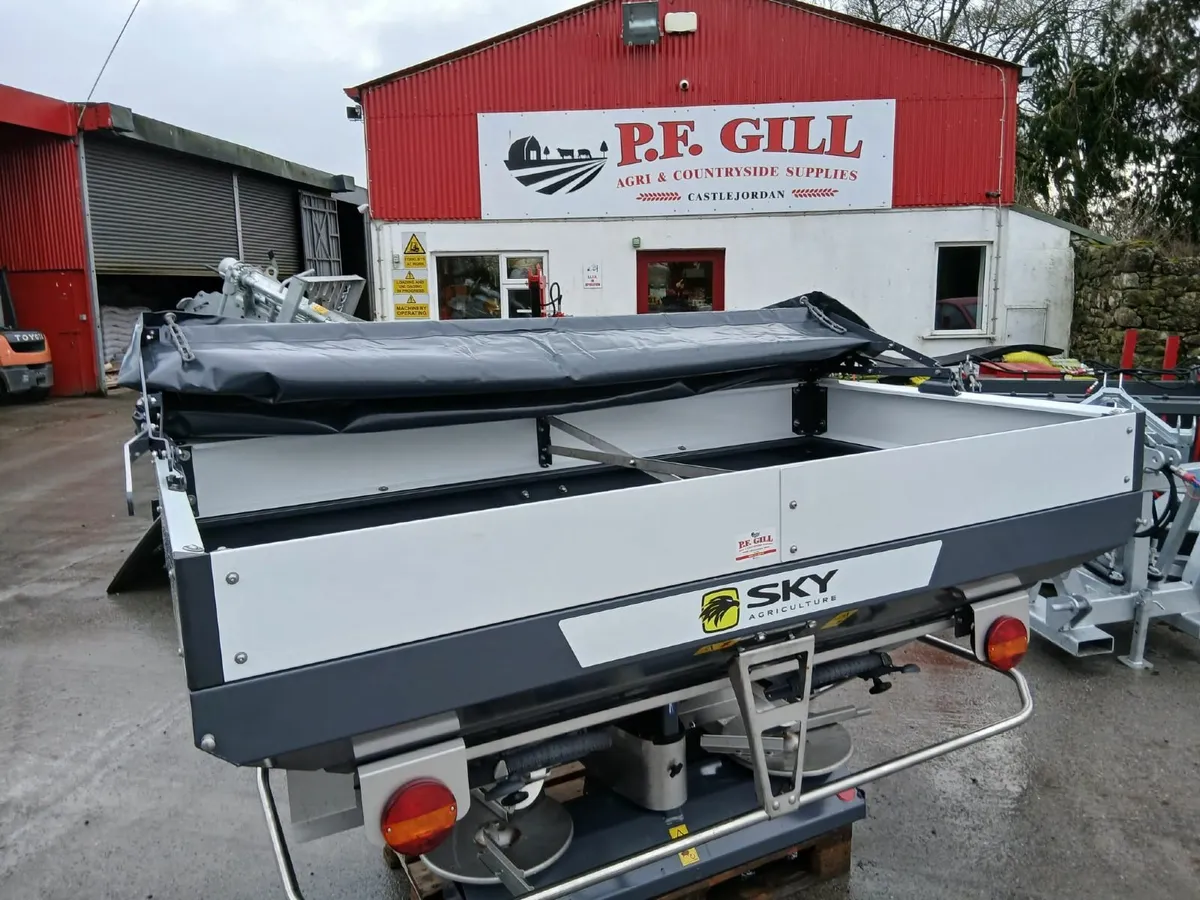 NEW SKY Agricultural Fert Spreader - Image 1