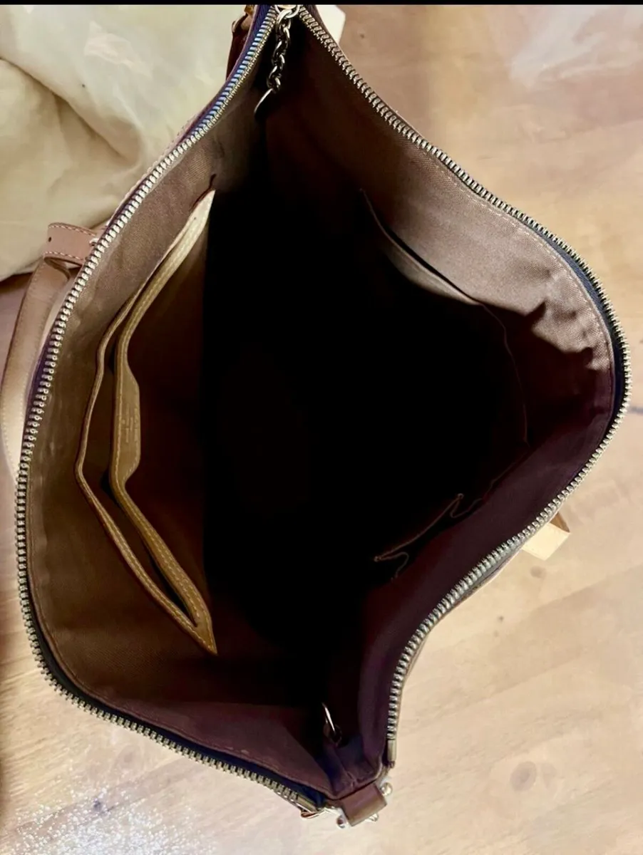 Louis Vuitton - Image 2