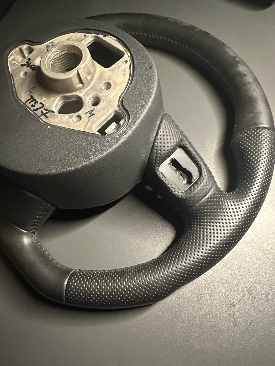 Audi Flat bottom steering wheel - Image 4
