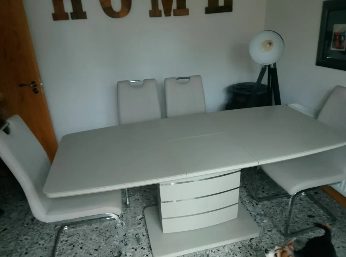 Table and 6 chairs - Image 3