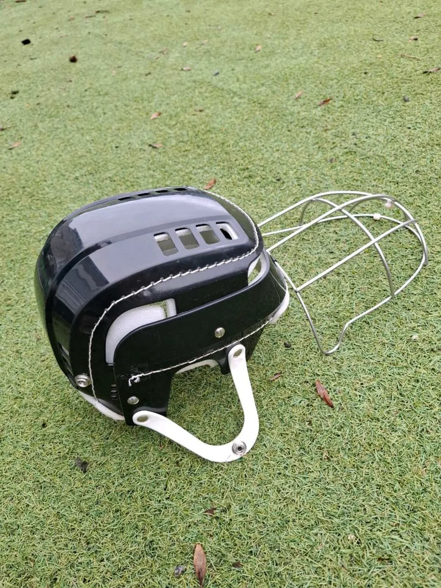 Black Gola helmet - Image 4